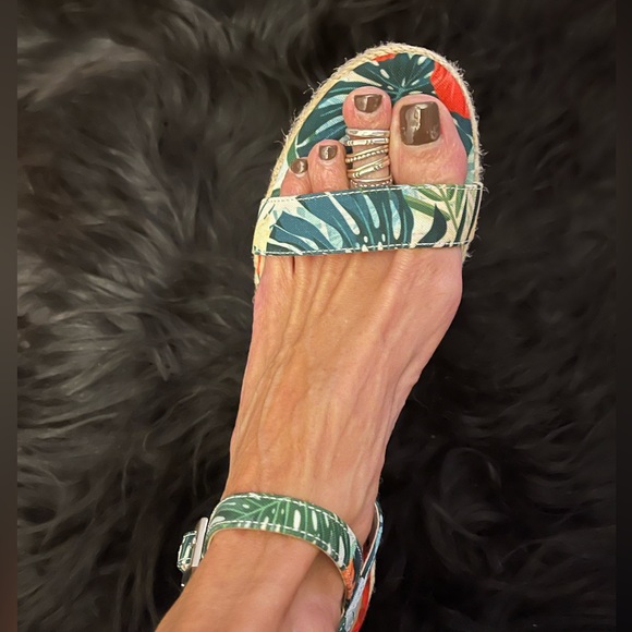 SOLD Espadrille Sandal Charles David Espadrille Platform Jute Sandal Palm Motif - Picture 5 of 9